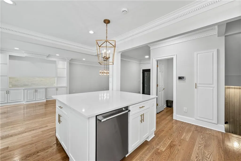53 Paces West Drive Nw, Atlanta, Georgia 30327, 3 Bedrooms Bedrooms, 0 ,3 BathroomsBathrooms,Residential,For Sale,53 Paces West Drive Nw,7735524
