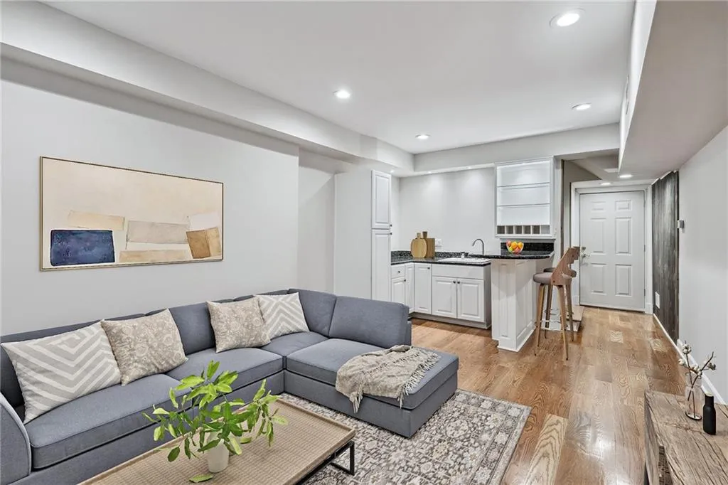 53 Paces West Drive Nw, Atlanta, Georgia 30327, 3 Bedrooms Bedrooms, 0 ,3 BathroomsBathrooms,Residential,For Sale,53 Paces West Drive Nw,7735524