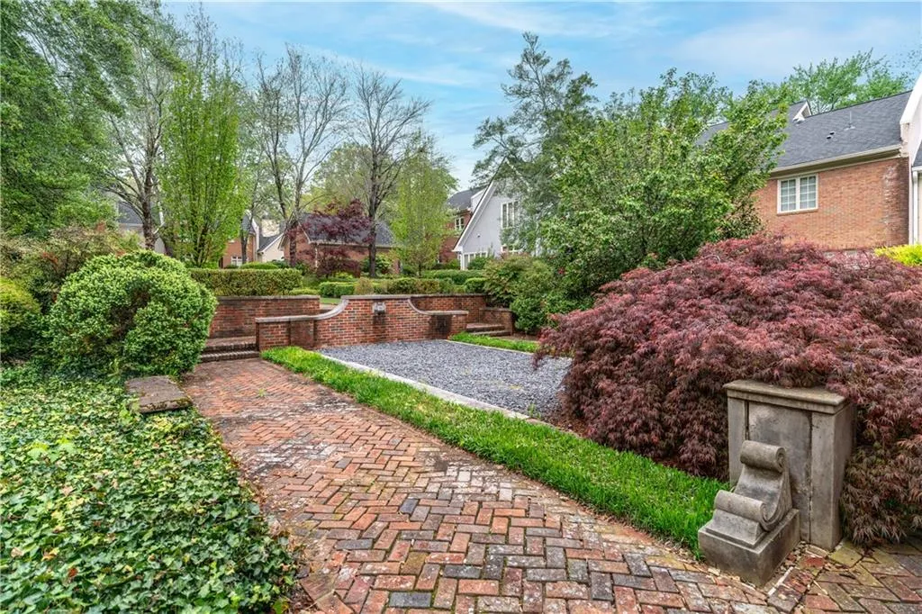 53 Paces West Drive Nw, Atlanta, Georgia 30327, 3 Bedrooms Bedrooms, 0 ,3 BathroomsBathrooms,Residential,For Sale,53 Paces West Drive Nw,7735524