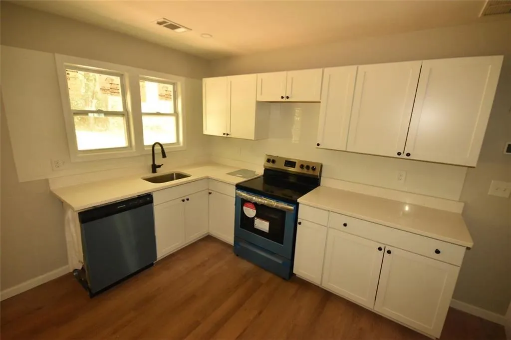 1639 Bridgeport Drive Nw, Atlanta, Georgia 30318, 3 Bedrooms Bedrooms, ,2 BathroomsBathrooms,Residential,For Sale,1639 Bridgeport Drive Nw,7633903