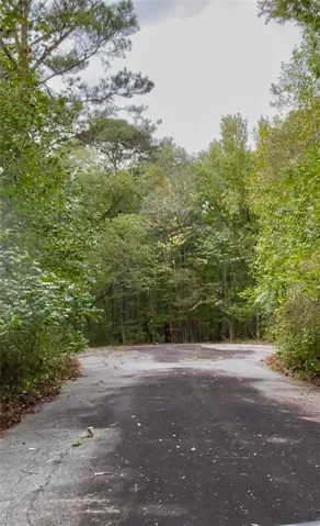 Cul-de-sac at end of private, paved drive