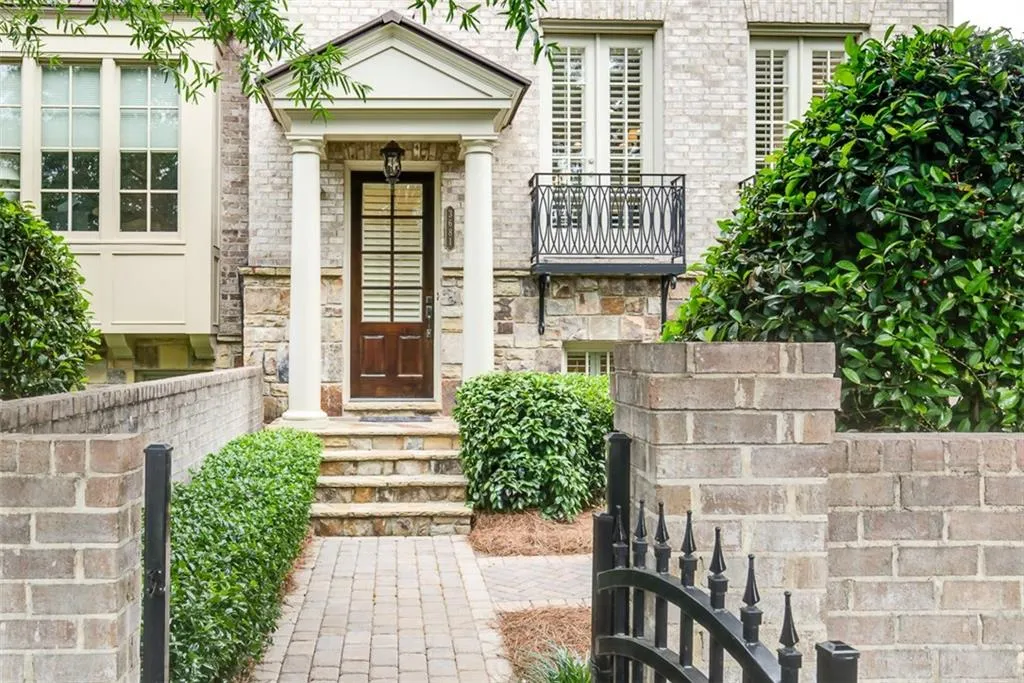 3681 Brookhaven Manor Crossing Ne, Atlanta, Georgia 30319, 4 Bedrooms Bedrooms, ,4 BathroomsBathrooms,Residential,Sold,3681 Brookhaven Manor Crossing Ne,6014048