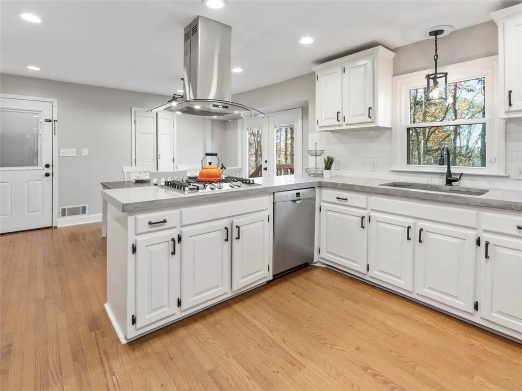 515 Spender Trace, Sandy Springs, Georgia 30350, 4 Bedrooms Bedrooms, ,2 BathroomsBathrooms,Residential,Sold,515 Spender Trace,6977028