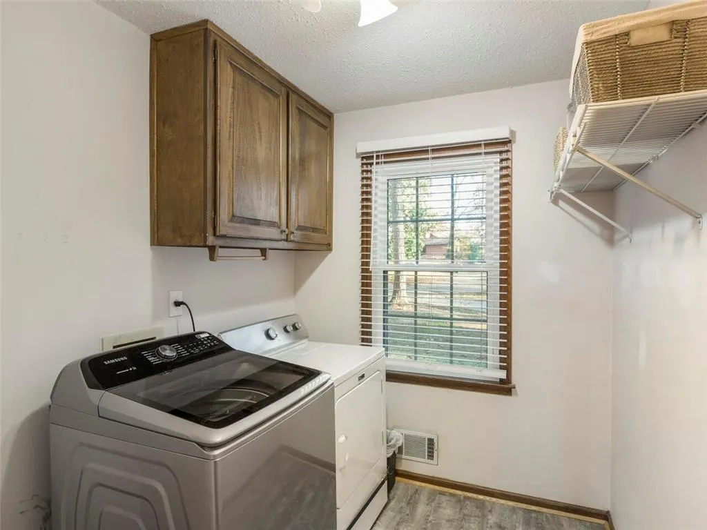 515 Spender Trace, Sandy Springs, Georgia 30350, 4 Bedrooms Bedrooms, ,2 BathroomsBathrooms,Residential,Sold,515 Spender Trace,6977028