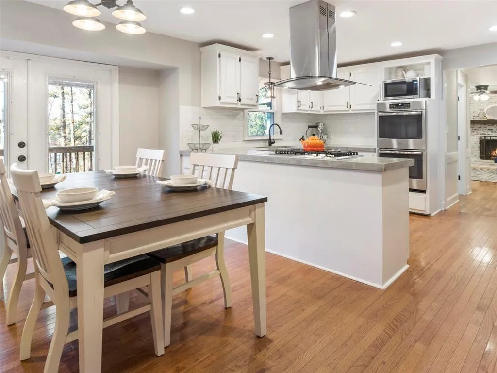 515 Spender Trace, Sandy Springs, Georgia 30350, 4 Bedrooms Bedrooms, ,2 BathroomsBathrooms,Residential,Sold,515 Spender Trace,6977028