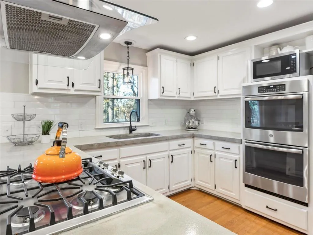 515 Spender Trace, Sandy Springs, Georgia 30350, 4 Bedrooms Bedrooms, ,2 BathroomsBathrooms,Residential,Sold,515 Spender Trace,6977028