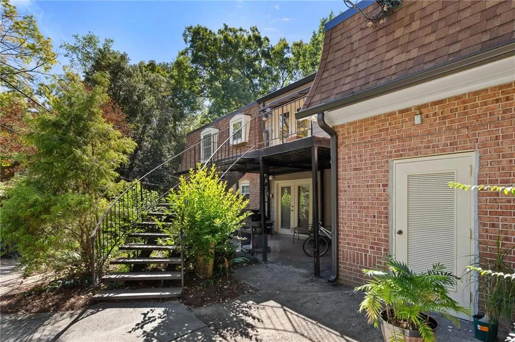 1261 Lavista Road Ne Unit C-3, Atlanta, Georgia 30324, 3 Bedrooms Bedrooms, 0 ,2 BathroomsBathrooms,Residential,For Sale,1261 Lavista Road Ne Unit C-3,7701704