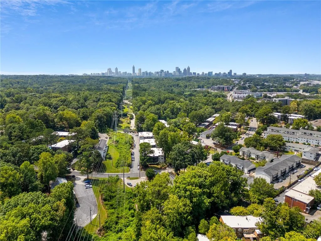 1261 Lavista Road Ne Unit C-3, Atlanta, Georgia 30324, 3 Bedrooms Bedrooms, 0 ,2 BathroomsBathrooms,Residential,For Sale,1261 Lavista Road Ne Unit C-3,7701704