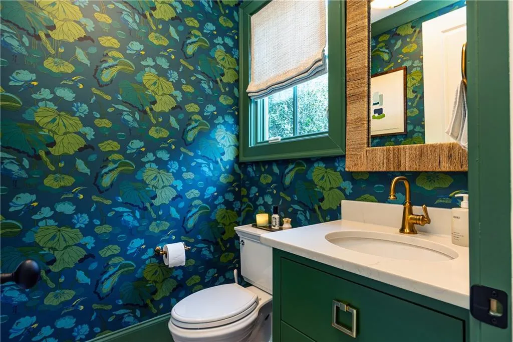 2696 Ashford Road Ne, Brookhaven, Georgia 30319, 5 Bedrooms Bedrooms, ,6 BathroomsBathrooms,Residential,For Sale,2696 Ashford Road Ne,7645886