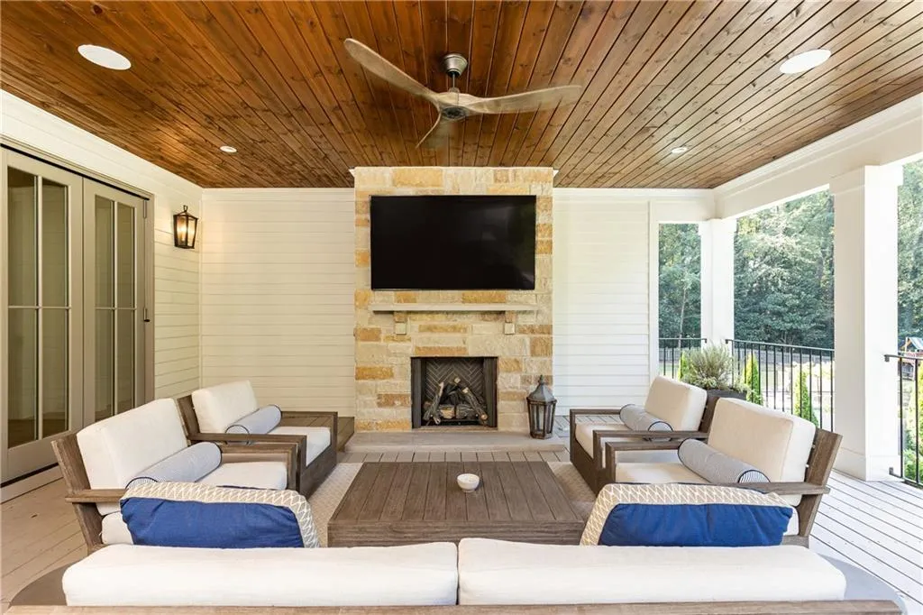 2696 Ashford Road Ne, Brookhaven, Georgia 30319, 5 Bedrooms Bedrooms, ,6 BathroomsBathrooms,Residential,For Sale,2696 Ashford Road Ne,7645886