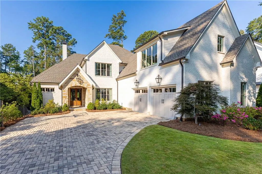 2696 Ashford Road Ne, Brookhaven, Georgia 30319, 5 Bedrooms Bedrooms, ,6 BathroomsBathrooms,Residential,For Sale,2696 Ashford Road Ne,7645886