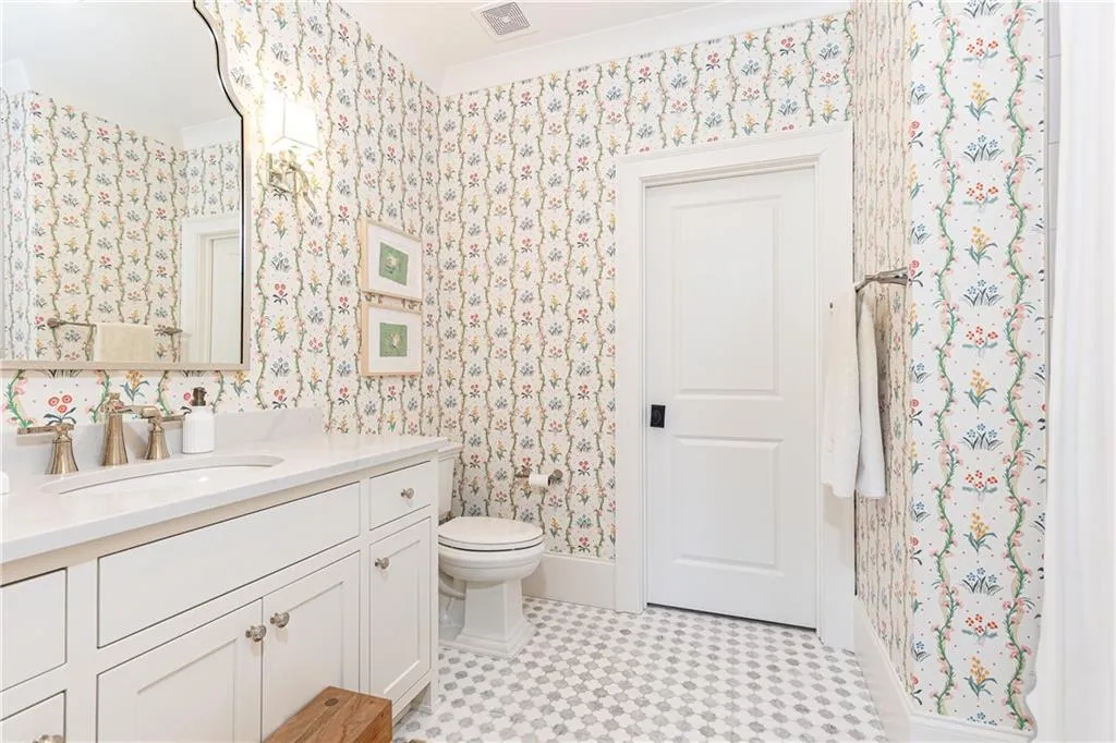 2696 Ashford Road Ne, Brookhaven, Georgia 30319, 5 Bedrooms Bedrooms, ,6 BathroomsBathrooms,Residential,For Sale,2696 Ashford Road Ne,7645886
