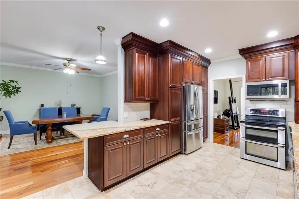 105 Jefferson Circle, Sandy Springs, Georgia 30328, 3 Bedrooms Bedrooms, ,2 BathroomsBathrooms,Residential,Sold,105 Jefferson Circle,7550296