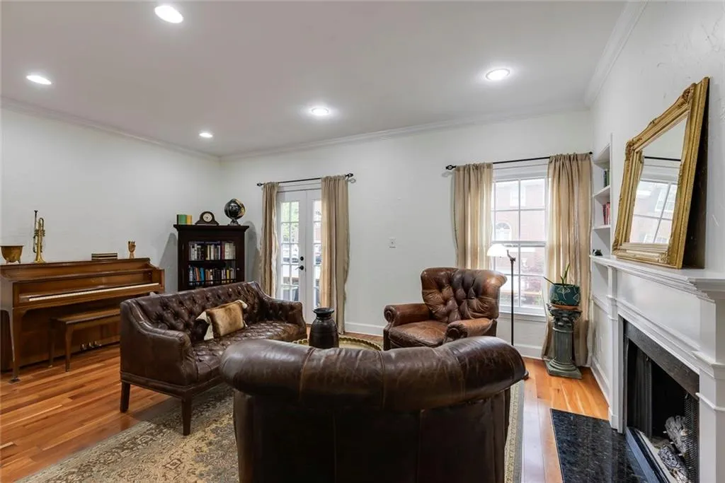 105 Jefferson Circle, Sandy Springs, Georgia 30328, 3 Bedrooms Bedrooms, ,2 BathroomsBathrooms,Residential,Sold,105 Jefferson Circle,7550296