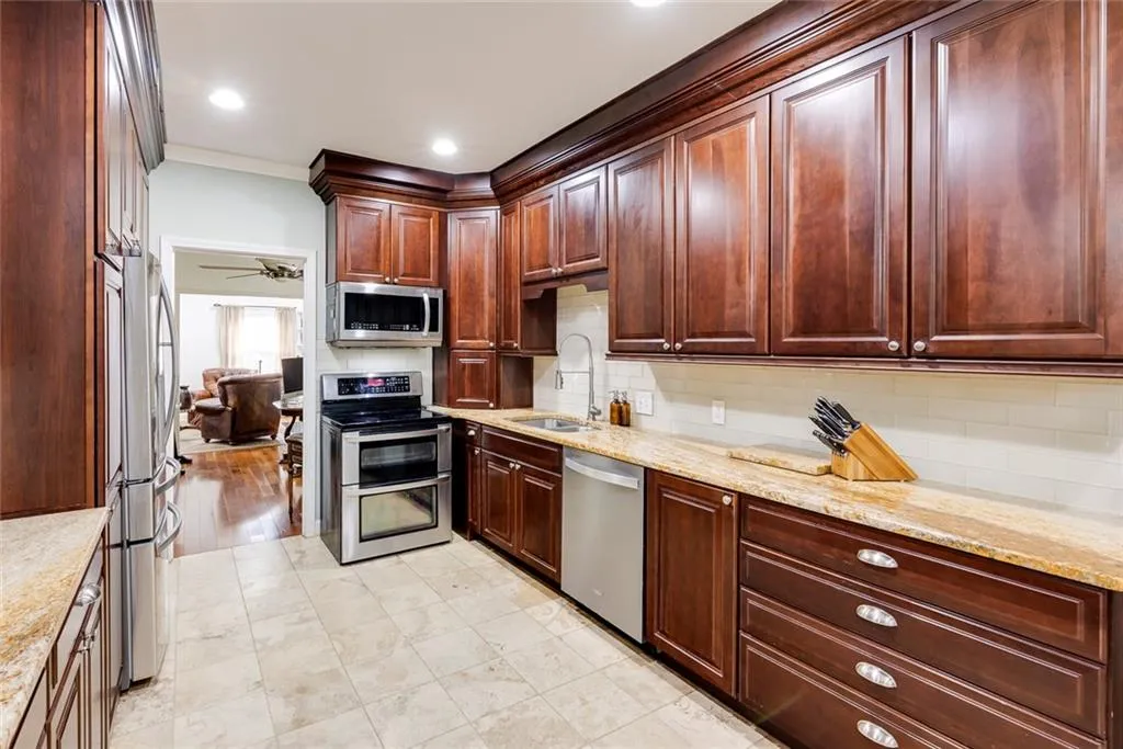105 Jefferson Circle, Sandy Springs, Georgia 30328, 3 Bedrooms Bedrooms, ,2 BathroomsBathrooms,Residential,Sold,105 Jefferson Circle,7550296