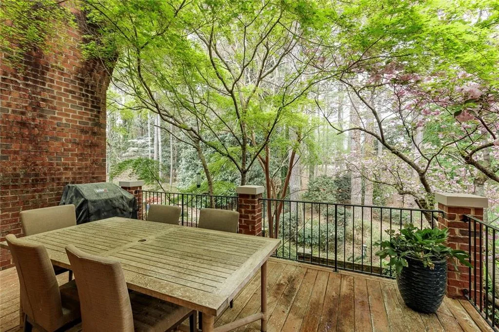 105 Jefferson Circle, Sandy Springs, Georgia 30328, 3 Bedrooms Bedrooms, ,2 BathroomsBathrooms,Residential,Sold,105 Jefferson Circle,7550296