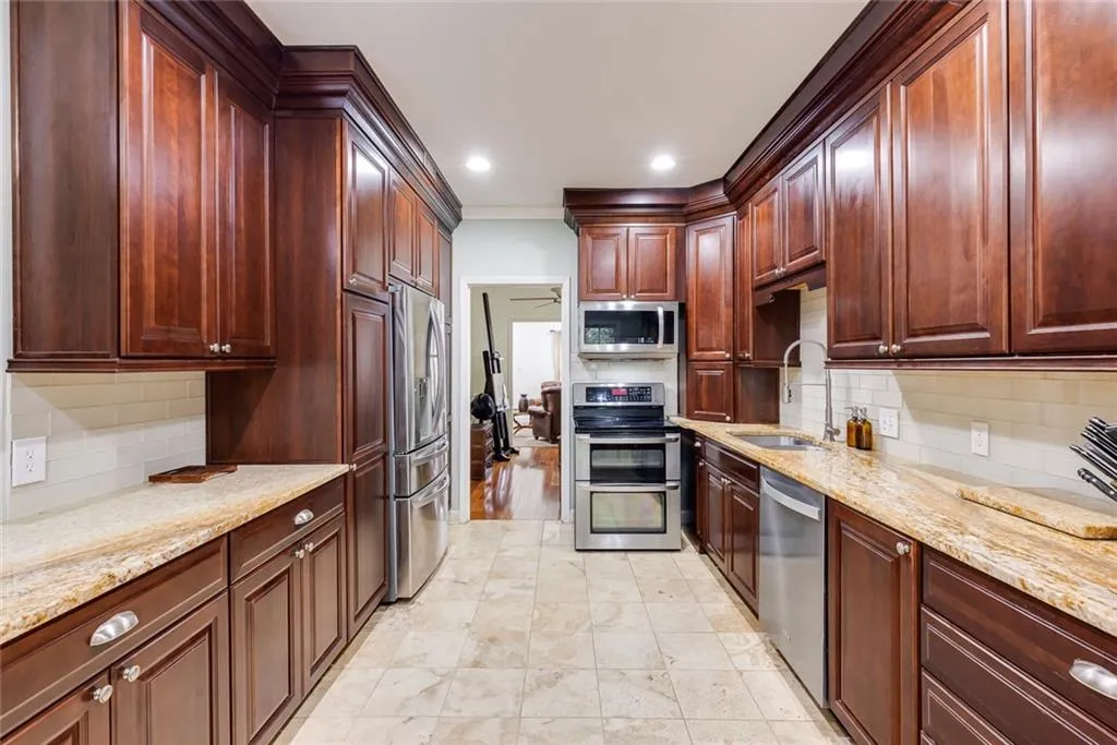 105 Jefferson Circle, Sandy Springs, Georgia 30328, 3 Bedrooms Bedrooms, ,2 BathroomsBathrooms,Residential,Sold,105 Jefferson Circle,7550296