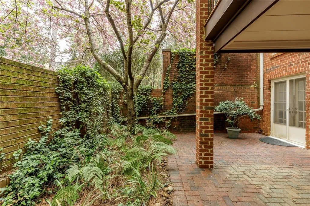 105 Jefferson Circle, Sandy Springs, Georgia 30328, 3 Bedrooms Bedrooms, ,2 BathroomsBathrooms,Residential,Sold,105 Jefferson Circle,7550296