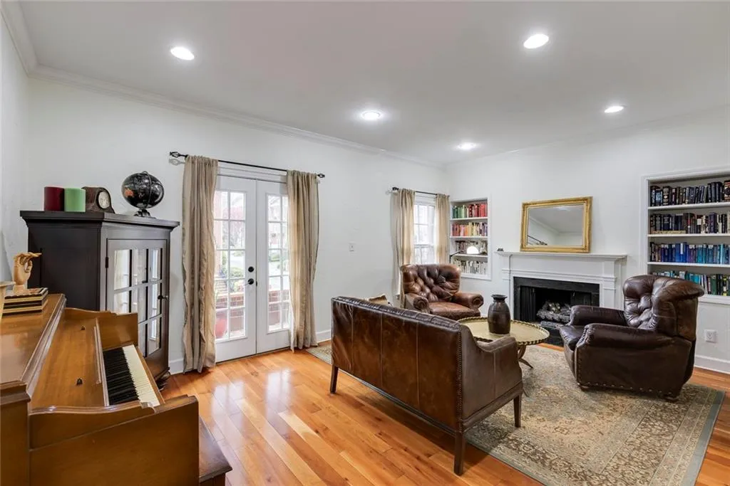 105 Jefferson Circle, Sandy Springs, Georgia 30328, 3 Bedrooms Bedrooms, ,2 BathroomsBathrooms,Residential,Sold,105 Jefferson Circle,7550296