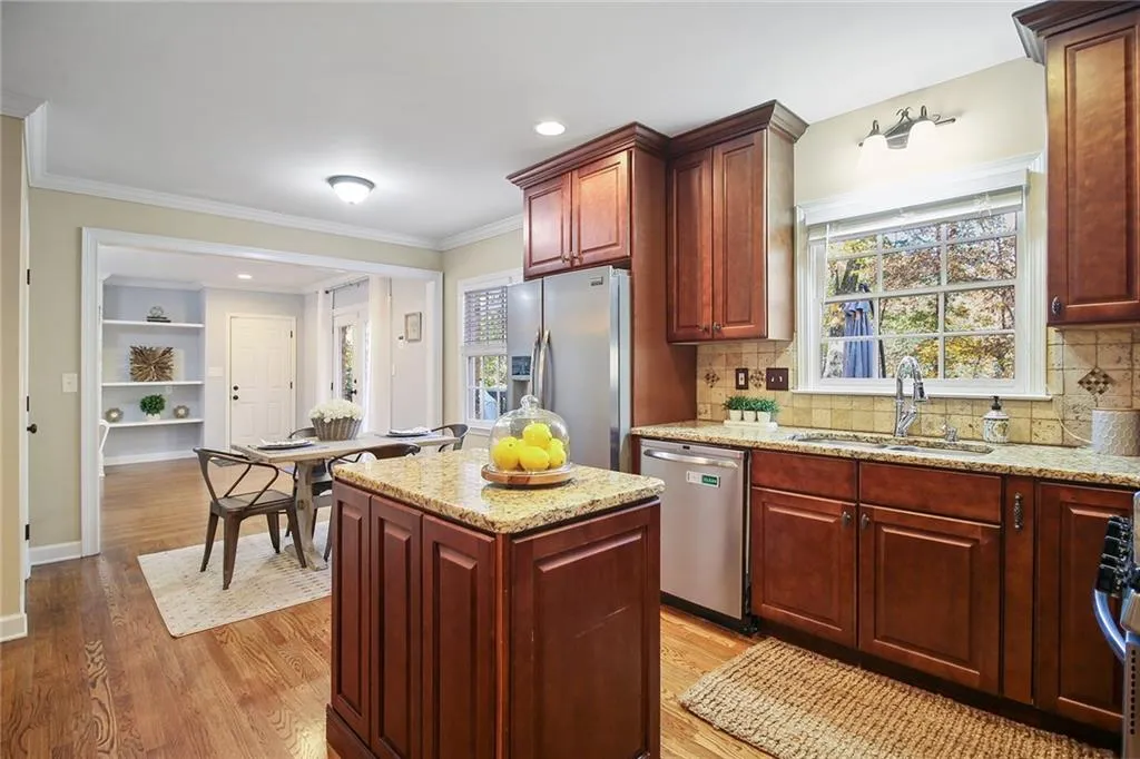 8965 Huntcliff Trace, Sandy Springs, Georgia 30350, 5 Bedrooms Bedrooms, ,4 BathroomsBathrooms,Residential,Sold,8965 Huntcliff Trace,6958949