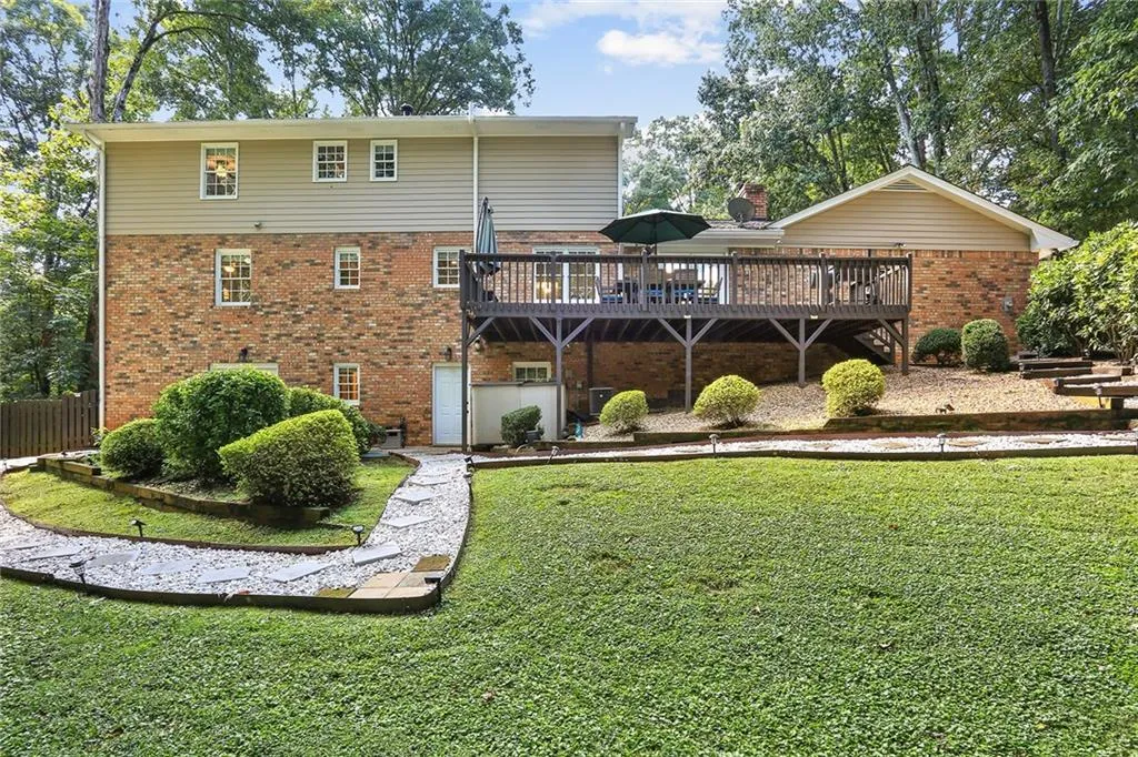 8965 Huntcliff Trace, Sandy Springs, Georgia 30350, 5 Bedrooms Bedrooms, ,4 BathroomsBathrooms,Residential,Sold,8965 Huntcliff Trace,6958949
