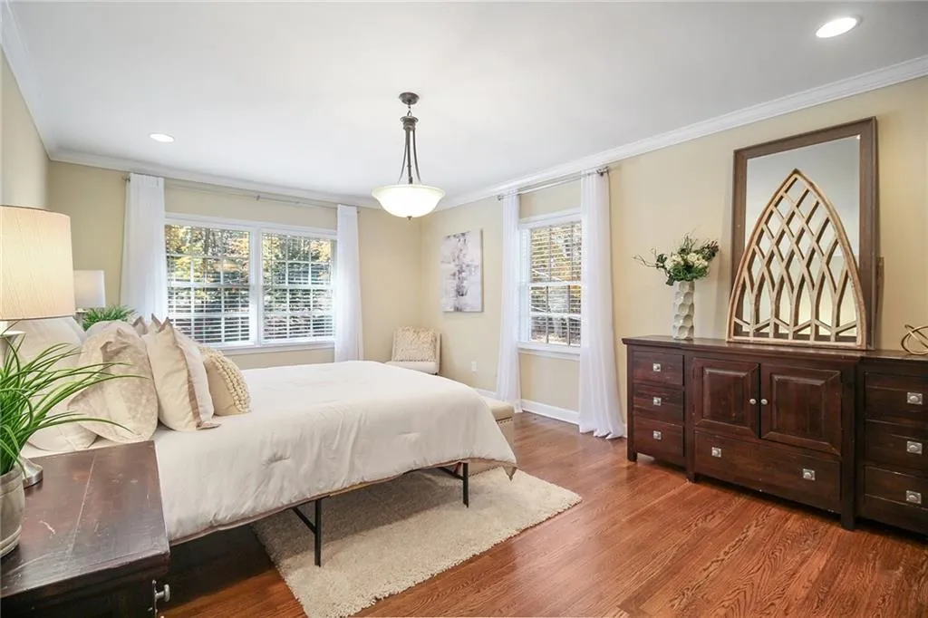 8965 Huntcliff Trace, Sandy Springs, Georgia 30350, 5 Bedrooms Bedrooms, ,4 BathroomsBathrooms,Residential,Sold,8965 Huntcliff Trace,6958949