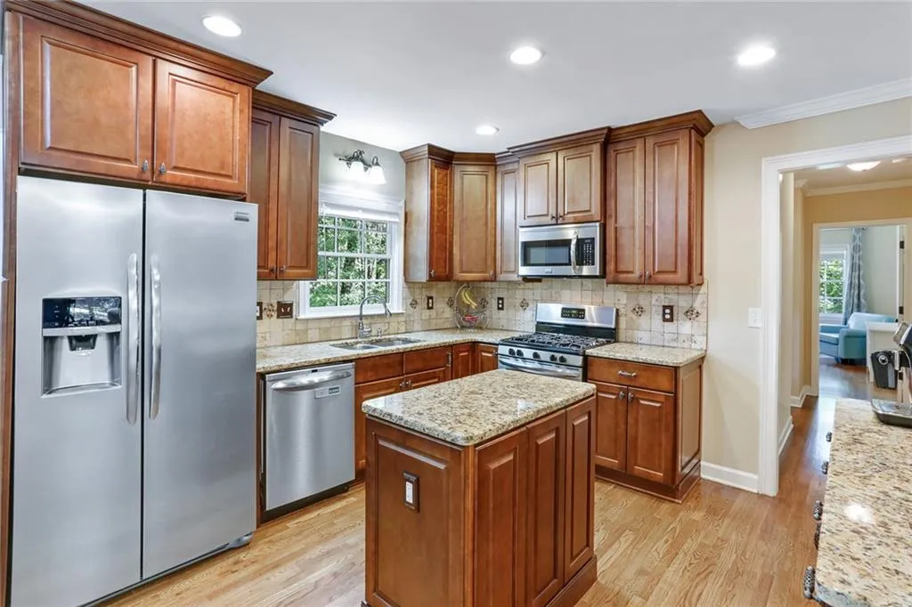 8965 Huntcliff Trace, Sandy Springs, Georgia 30350, 5 Bedrooms Bedrooms, ,4 BathroomsBathrooms,Residential,Sold,8965 Huntcliff Trace,6958949