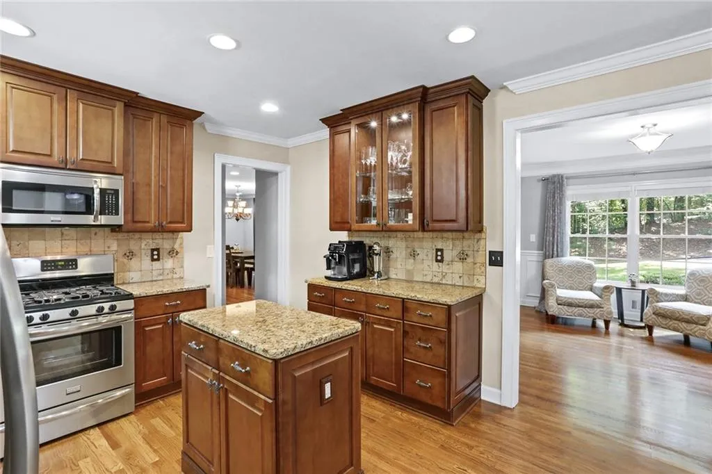 8965 Huntcliff Trace, Sandy Springs, Georgia 30350, 5 Bedrooms Bedrooms, ,4 BathroomsBathrooms,Residential,Sold,8965 Huntcliff Trace,6958949