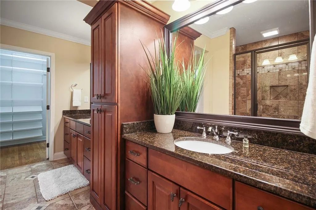 8965 Huntcliff Trace, Sandy Springs, Georgia 30350, 5 Bedrooms Bedrooms, ,4 BathroomsBathrooms,Residential,Sold,8965 Huntcliff Trace,6958949