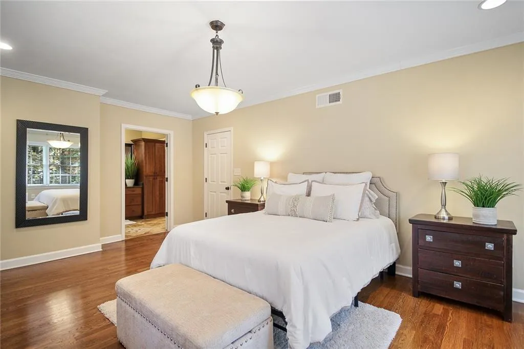 8965 Huntcliff Trace, Sandy Springs, Georgia 30350, 5 Bedrooms Bedrooms, ,4 BathroomsBathrooms,Residential,Sold,8965 Huntcliff Trace,6958949