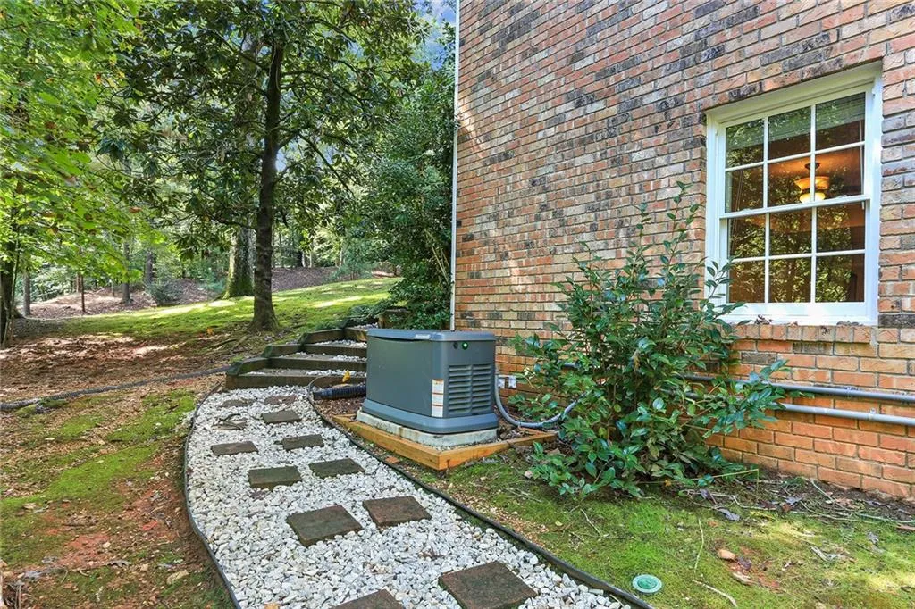 8965 Huntcliff Trace, Sandy Springs, Georgia 30350, 5 Bedrooms Bedrooms, ,4 BathroomsBathrooms,Residential,Sold,8965 Huntcliff Trace,6958949