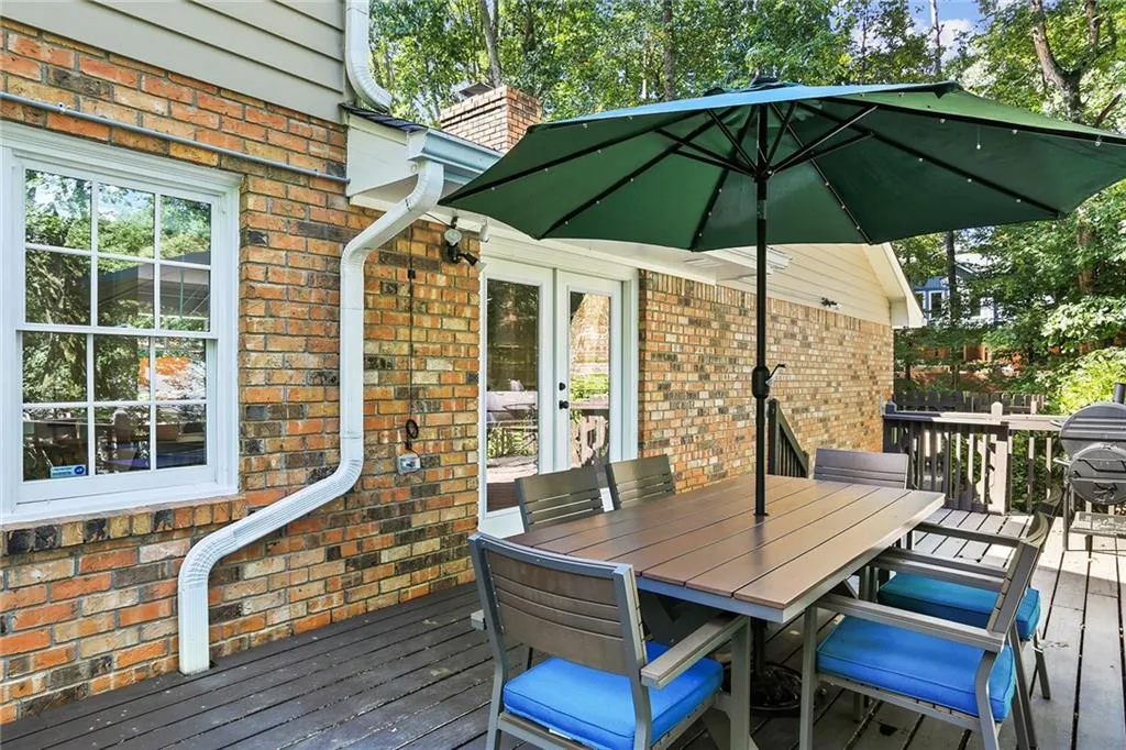 8965 Huntcliff Trace, Sandy Springs, Georgia 30350, 5 Bedrooms Bedrooms, ,4 BathroomsBathrooms,Residential,Sold,8965 Huntcliff Trace,6958949