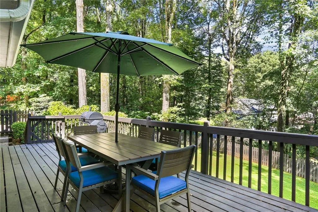8965 Huntcliff Trace, Sandy Springs, Georgia 30350, 5 Bedrooms Bedrooms, ,4 BathroomsBathrooms,Residential,Sold,8965 Huntcliff Trace,6958949