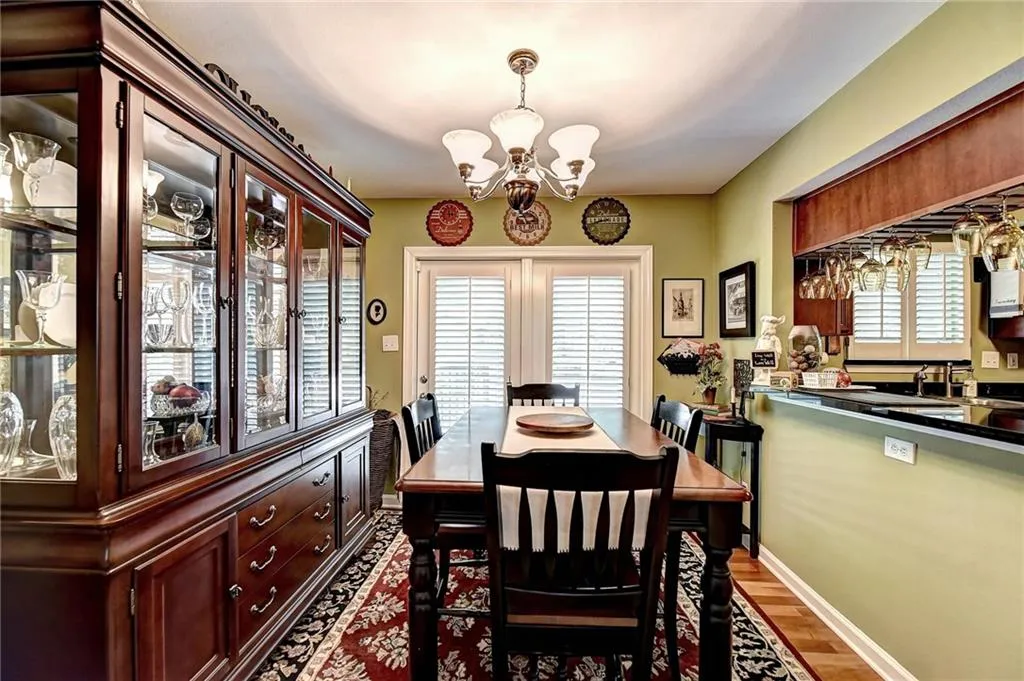 6940 Roswell Road Unit 22c, Sandy Springs, Georgia 30328, 2 Bedrooms Bedrooms, ,1 BathroomBathrooms,Residential,Sold,6940 Roswell Road Unit 22c,6585560