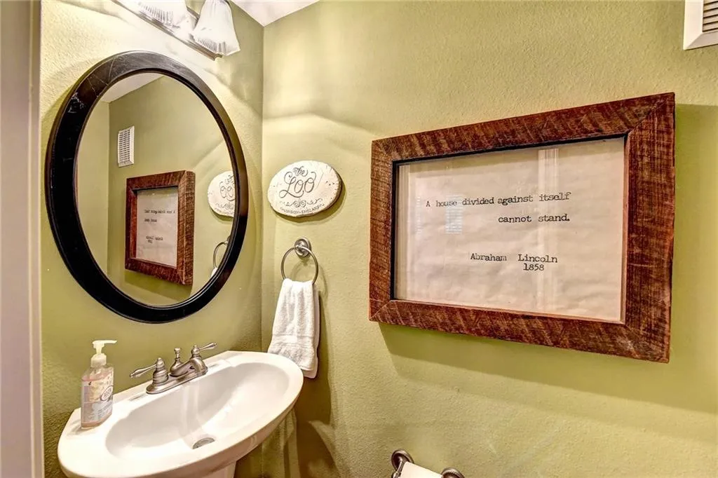 6940 Roswell Road Unit 22c, Sandy Springs, Georgia 30328, 2 Bedrooms Bedrooms, ,1 BathroomBathrooms,Residential,Sold,6940 Roswell Road Unit 22c,6585560