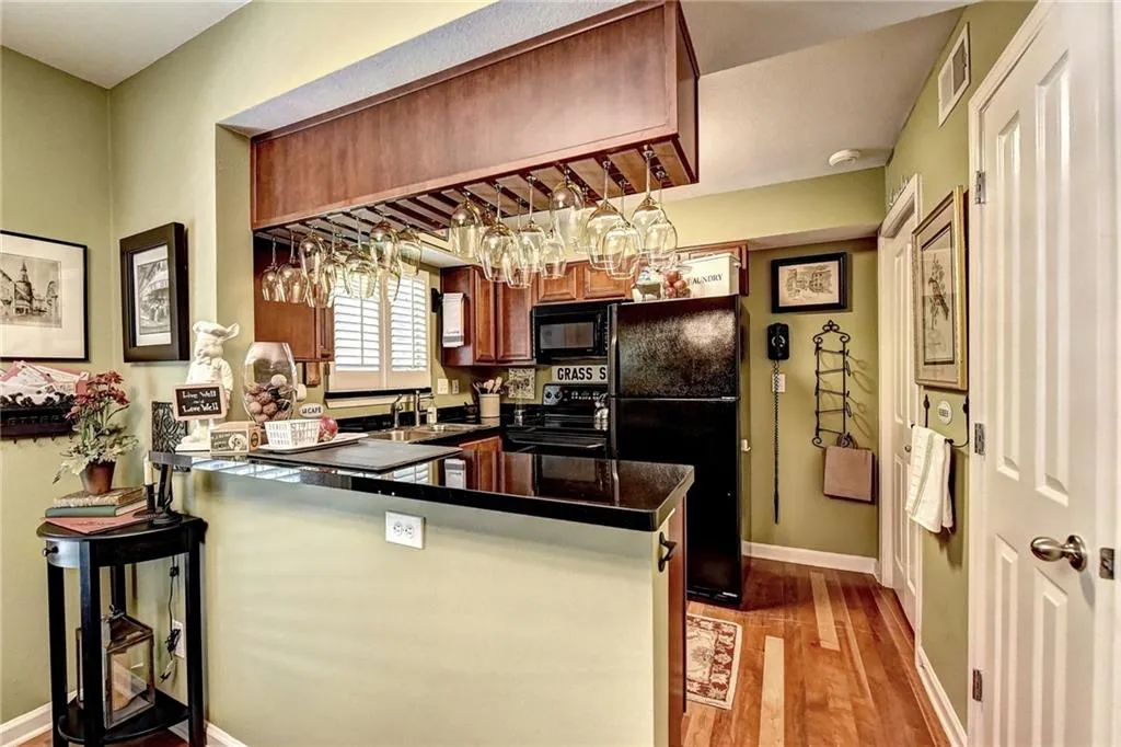 6940 Roswell Road Unit 22c, Sandy Springs, Georgia 30328, 2 Bedrooms Bedrooms, ,1 BathroomBathrooms,Residential,Sold,6940 Roswell Road Unit 22c,6585560