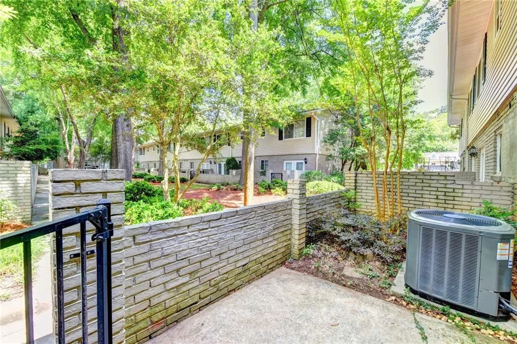 6940 Roswell Road Unit 22c, Sandy Springs, Georgia 30328, 2 Bedrooms Bedrooms, ,1 BathroomBathrooms,Residential,Sold,6940 Roswell Road Unit 22c,6585560