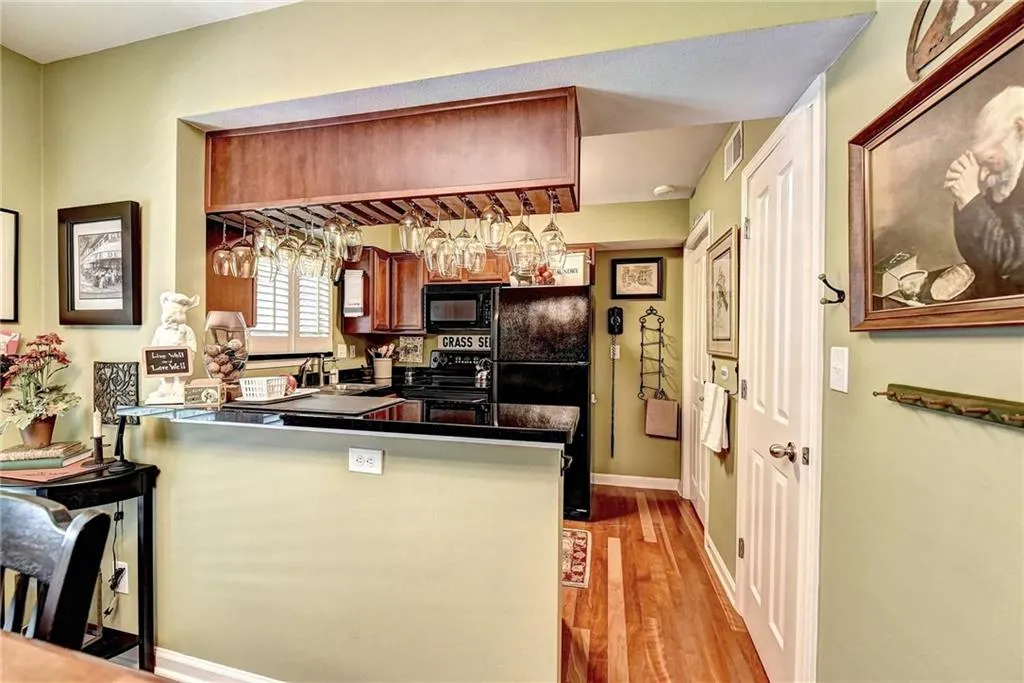 6940 Roswell Road Unit 22c, Sandy Springs, Georgia 30328, 2 Bedrooms Bedrooms, ,1 BathroomBathrooms,Residential,Sold,6940 Roswell Road Unit 22c,6585560