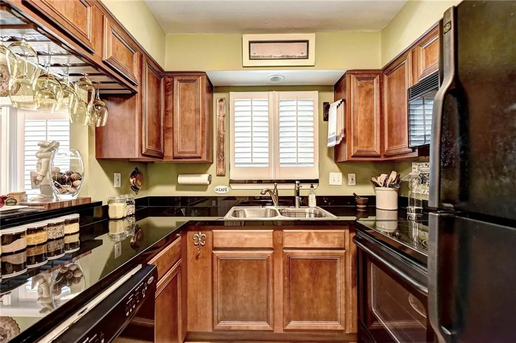 6940 Roswell Road Unit 22c, Sandy Springs, Georgia 30328, 2 Bedrooms Bedrooms, ,1 BathroomBathrooms,Residential,Sold,6940 Roswell Road Unit 22c,6585560