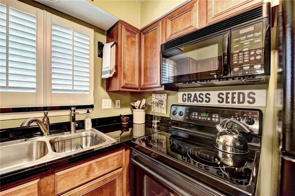 6940 Roswell Road Unit 22c, Sandy Springs, Georgia 30328, 2 Bedrooms Bedrooms, ,1 BathroomBathrooms,Residential,Sold,6940 Roswell Road Unit 22c,6585560