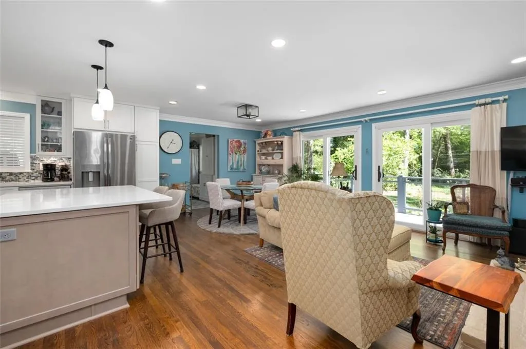 455 Windsor Parkway, Sandy Springs, Georgia 30342, 3 Bedrooms Bedrooms, ,2 BathroomsBathrooms,Residential,Sold,455 Windsor Parkway,7205314