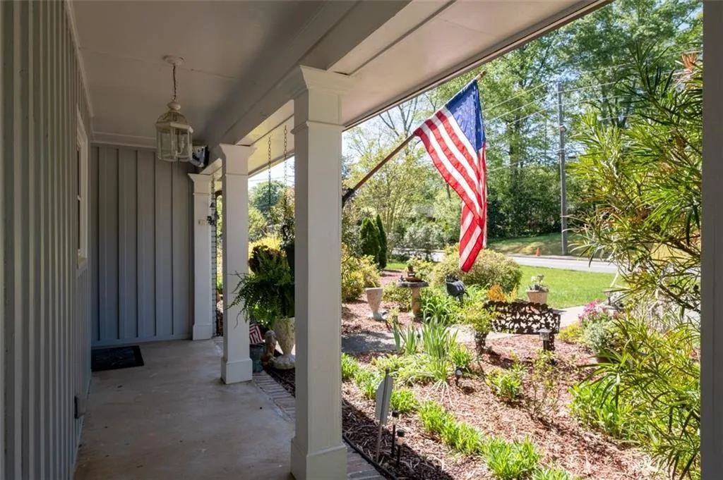 455 Windsor Parkway, Sandy Springs, Georgia 30342, 3 Bedrooms Bedrooms, ,2 BathroomsBathrooms,Residential,Sold,455 Windsor Parkway,7205314