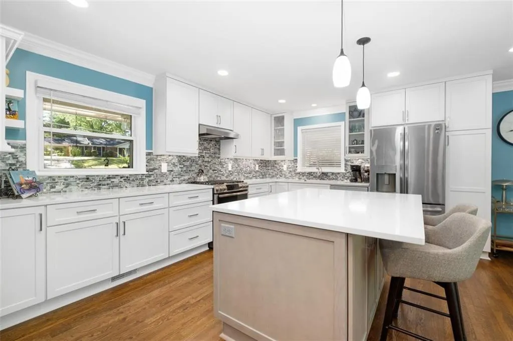 455 Windsor Parkway, Sandy Springs, Georgia 30342, 3 Bedrooms Bedrooms, ,2 BathroomsBathrooms,Residential,Sold,455 Windsor Parkway,7205314