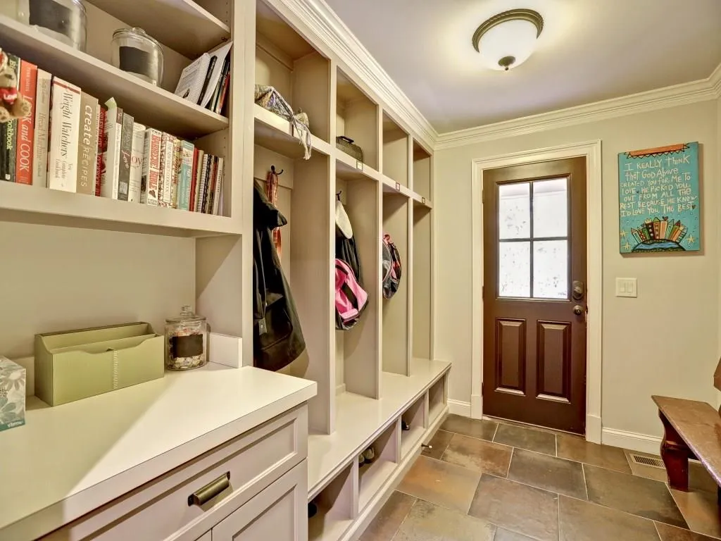 940 Ivy Falls Drive, Sandy Springs, Georgia 30328, 5 Bedrooms Bedrooms, ,4 BathroomsBathrooms,Residential,Sold,940 Ivy Falls Drive,5526038