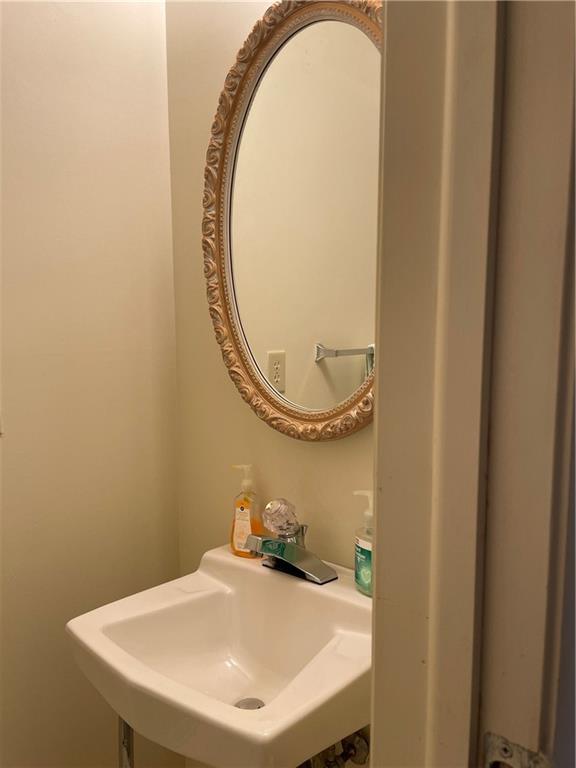 8866 Long Beach Circle, Sandy Springs, Georgia 30350, 2 Bedrooms Bedrooms, ,2 BathroomsBathrooms,Residential,Sold,8866 Long Beach Circle,7301721