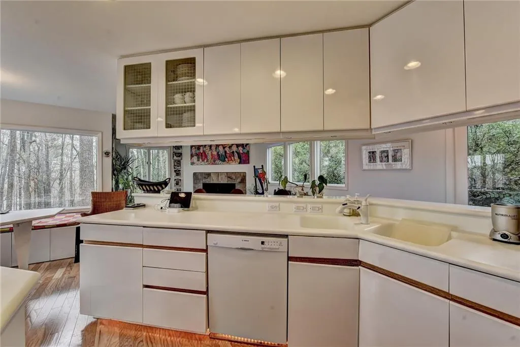 8955 Ridgemont Drive Ne, Sandy Springs, Georgia 30350, 5 Bedrooms Bedrooms, ,4 BathroomsBathrooms,Residential,Sold,8955 Ridgemont Drive Ne,6854546