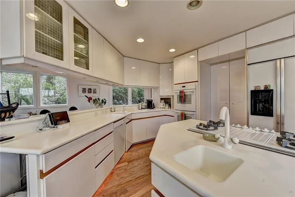 8955 Ridgemont Drive Ne, Sandy Springs, Georgia 30350, 5 Bedrooms Bedrooms, ,4 BathroomsBathrooms,Residential,Sold,8955 Ridgemont Drive Ne,6854546