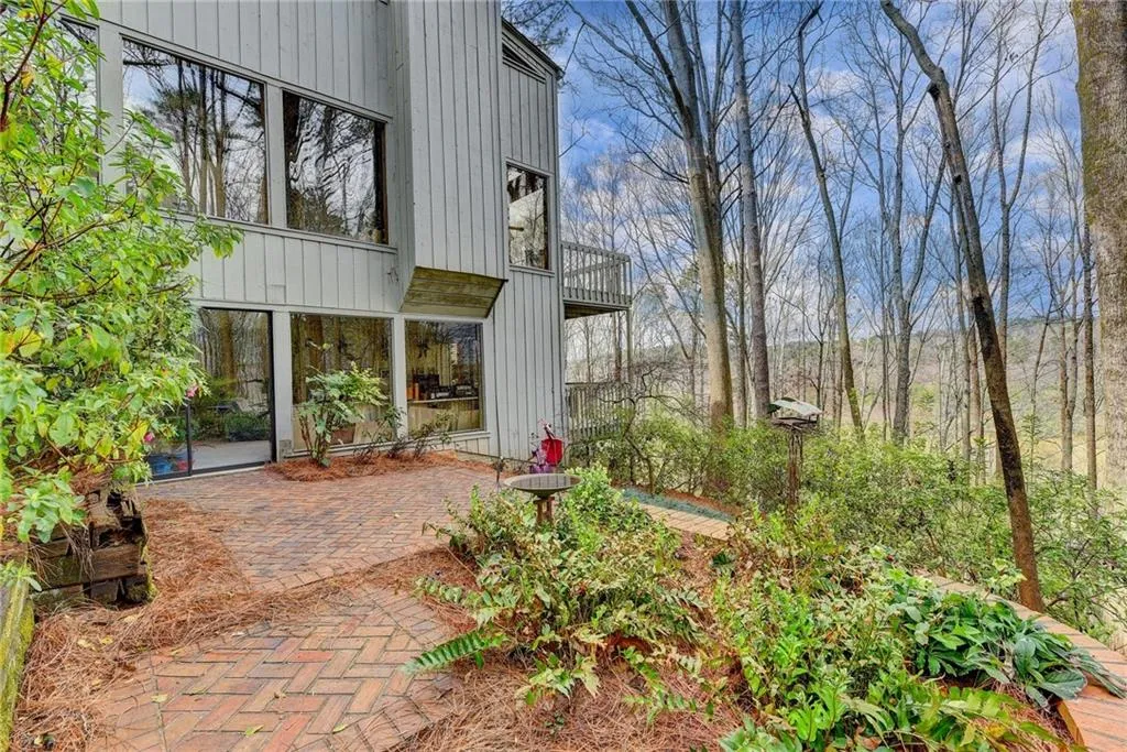 8955 Ridgemont Drive Ne, Sandy Springs, Georgia 30350, 5 Bedrooms Bedrooms, ,4 BathroomsBathrooms,Residential,Sold,8955 Ridgemont Drive Ne,6854546