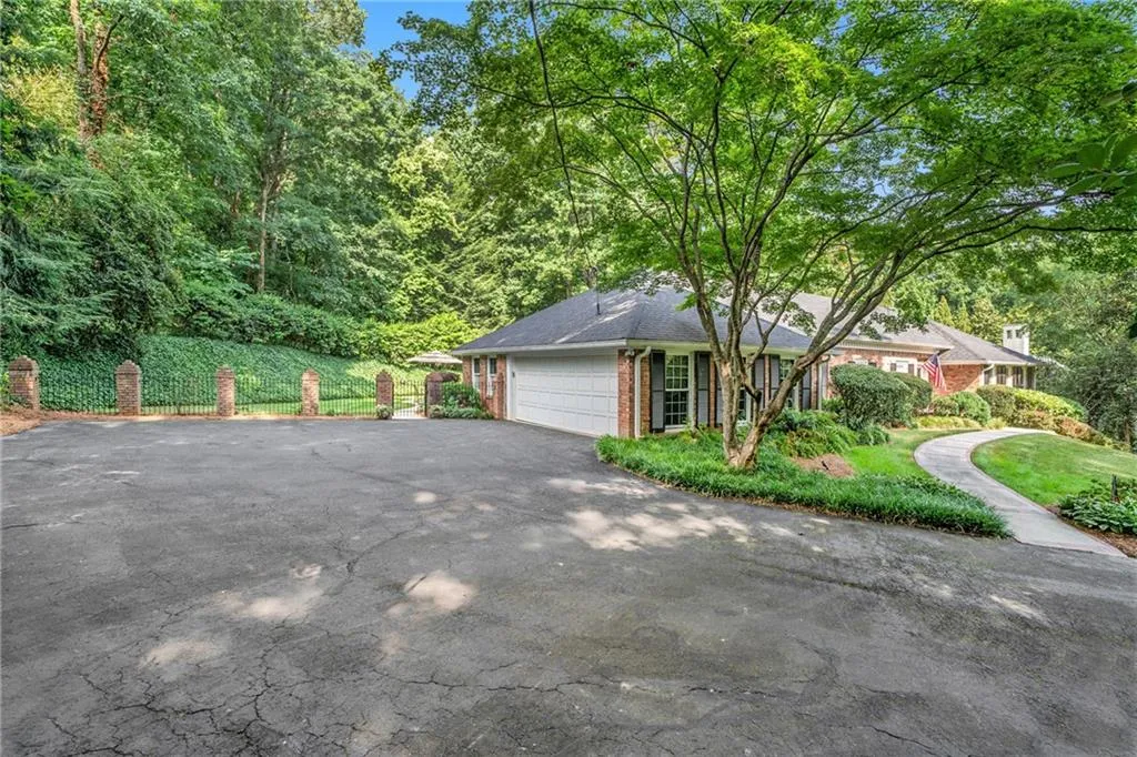 6140 Riverwood Drive, Atlanta, Georgia 30328, 5 Bedrooms Bedrooms, ,4 BathroomsBathrooms,Residential,Sold,6140 Riverwood Drive,7425626