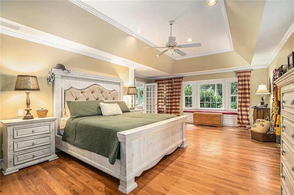 Dining area featuring crown molding, light hardwood / wood-style flooring, and a chandelier